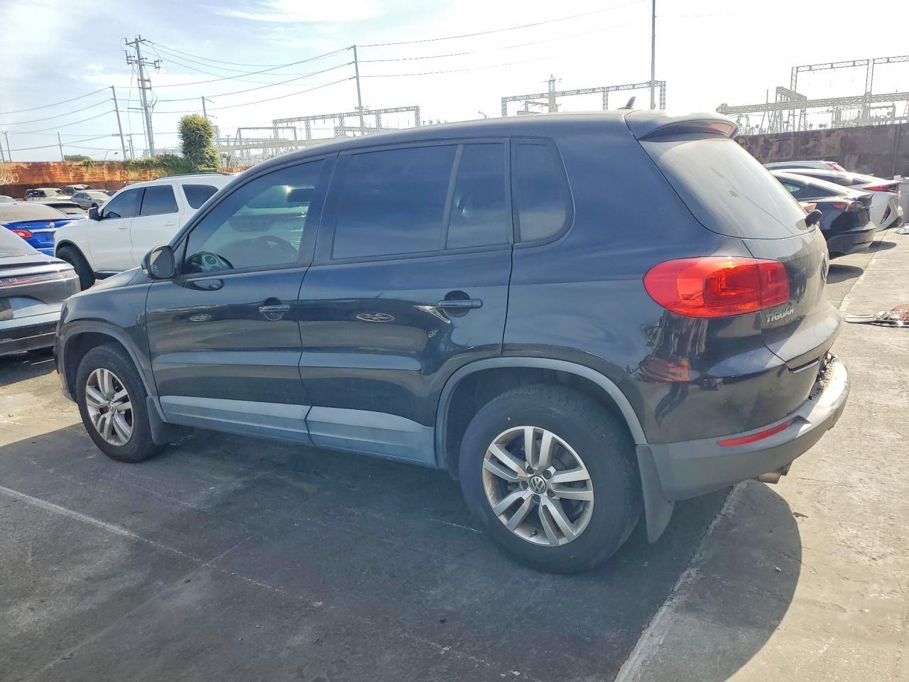 2013 Volkswagen Tiguan S - zdjęcie 2