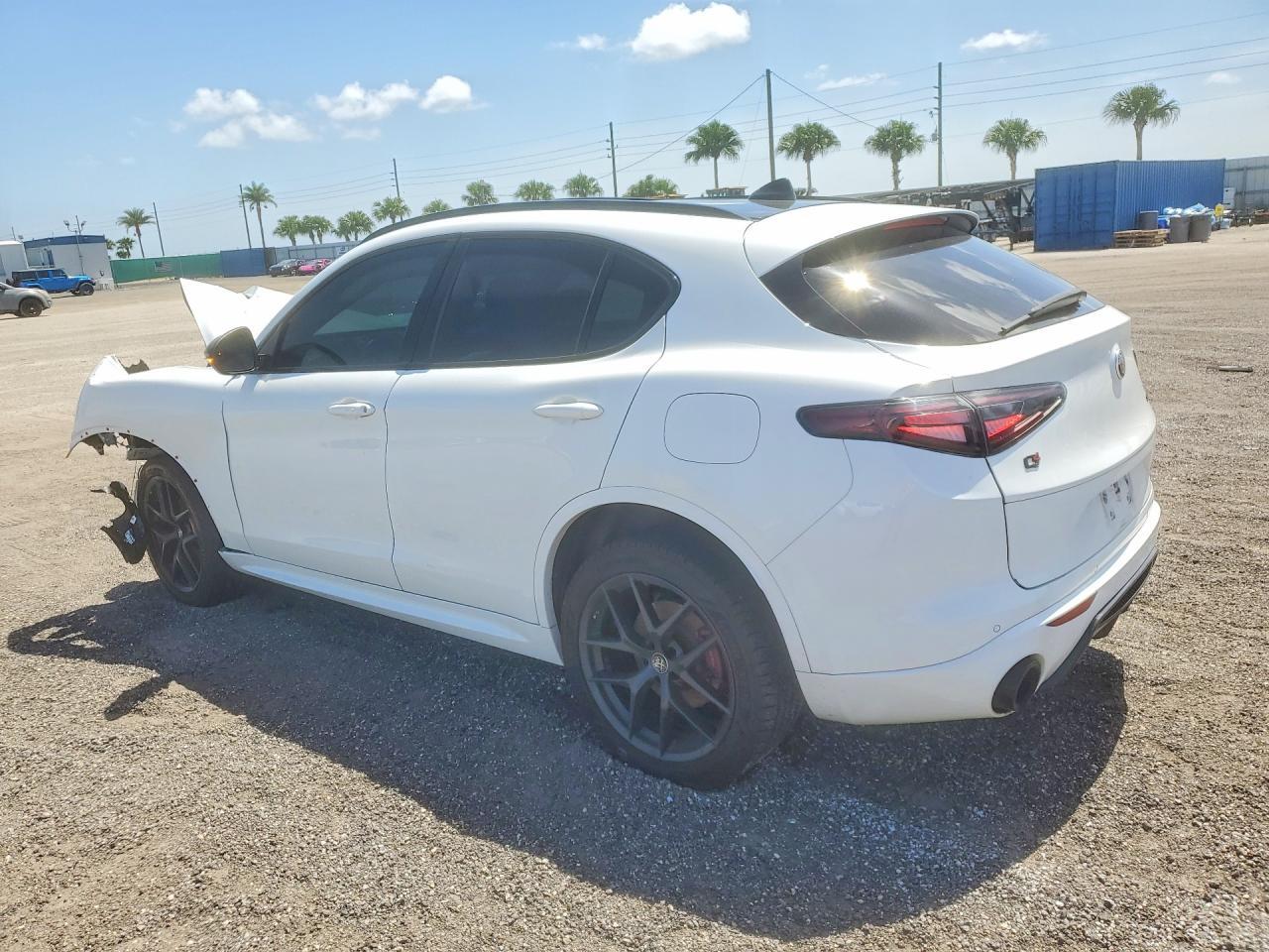 2021 Alfa Romeo Stelvio Ti - zdjęcie 2