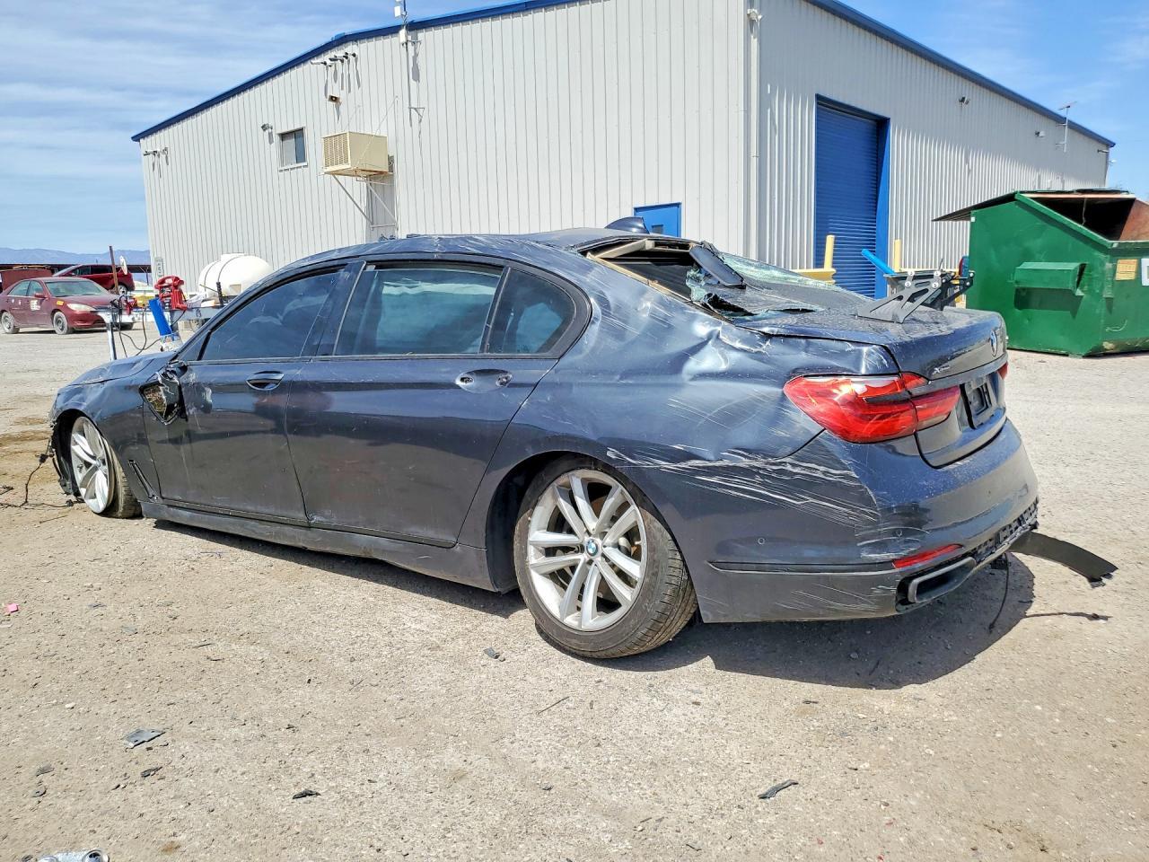 2016 BMW 750 Xi - zdjęcie 2