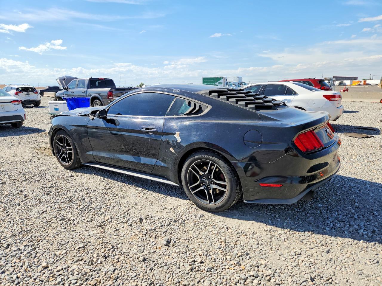 2017 Ford Mustang - zdjęcie 2