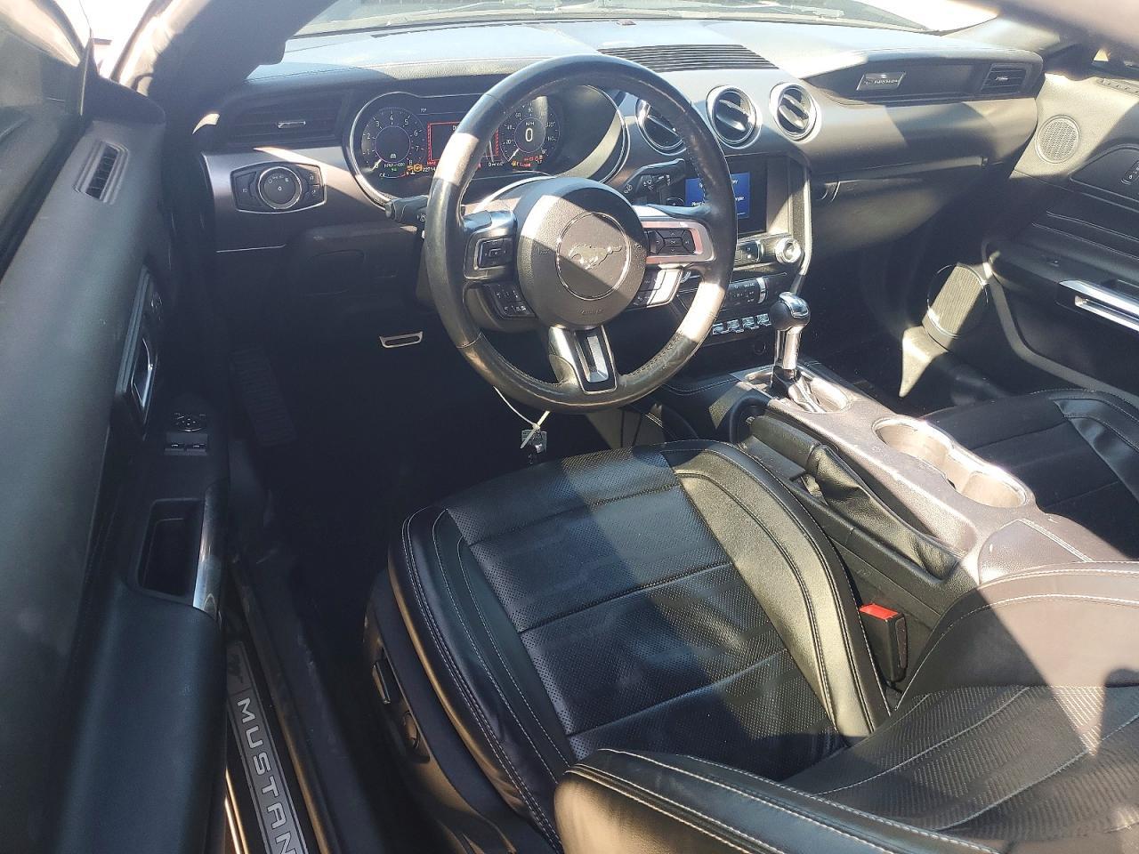 2021 Ford Mustang - zdjęcie 8