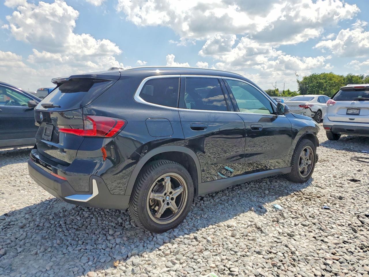 2023 BMW X1 xDrive28I - zdjęcie 3