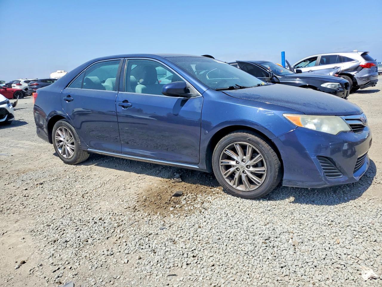 2014 Toyota Camry Le - zdjęcie 4