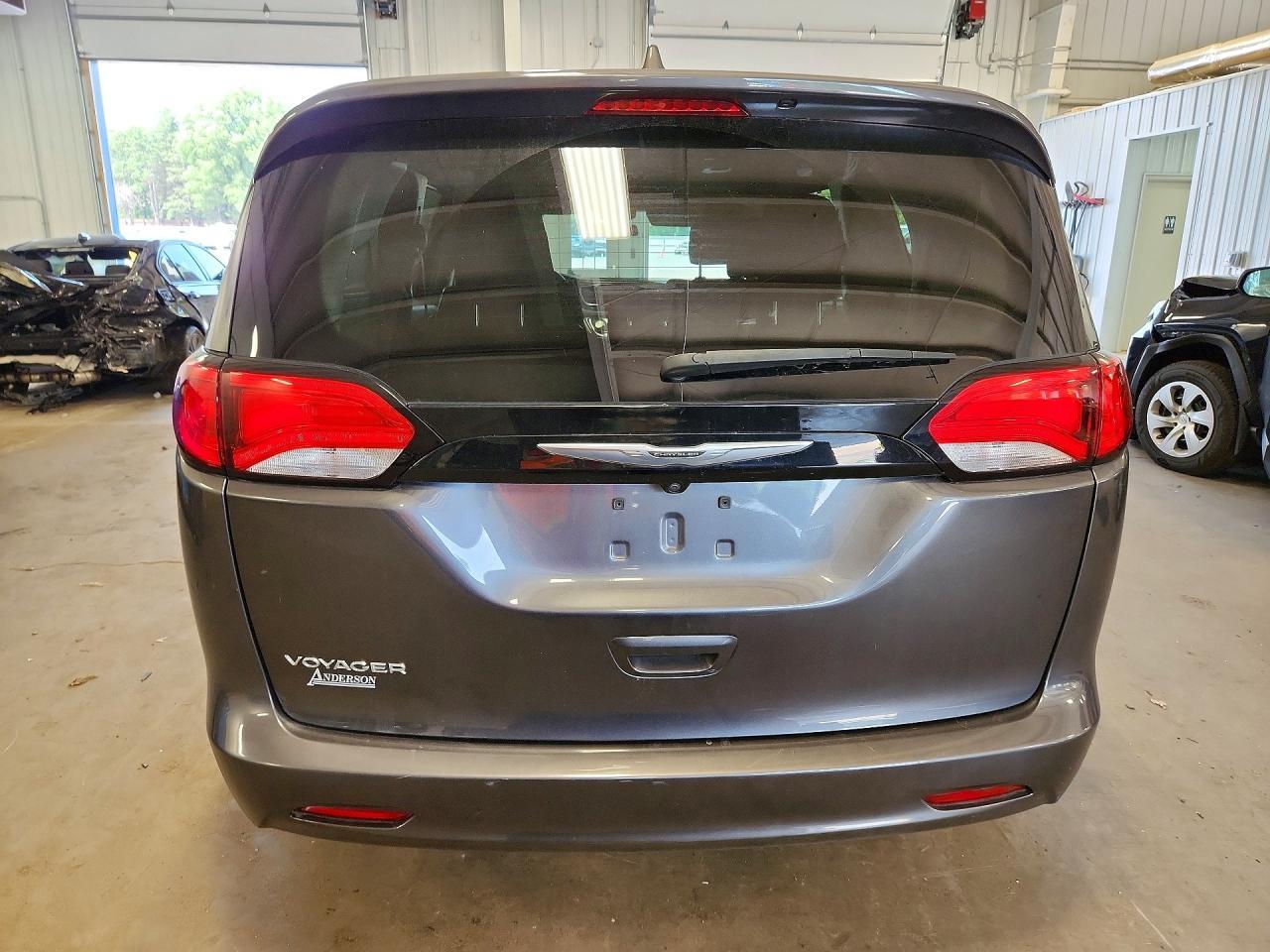 2022 Chrysler Voyager Lx - zdjęcie 6