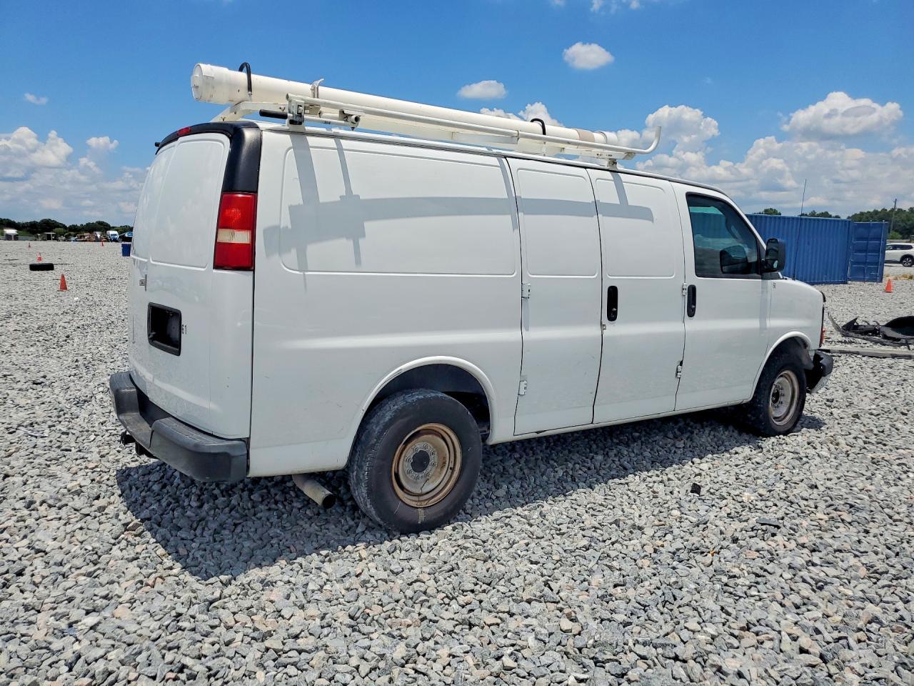 2017 Chevrolet Express G2500 - zdjęcie 3