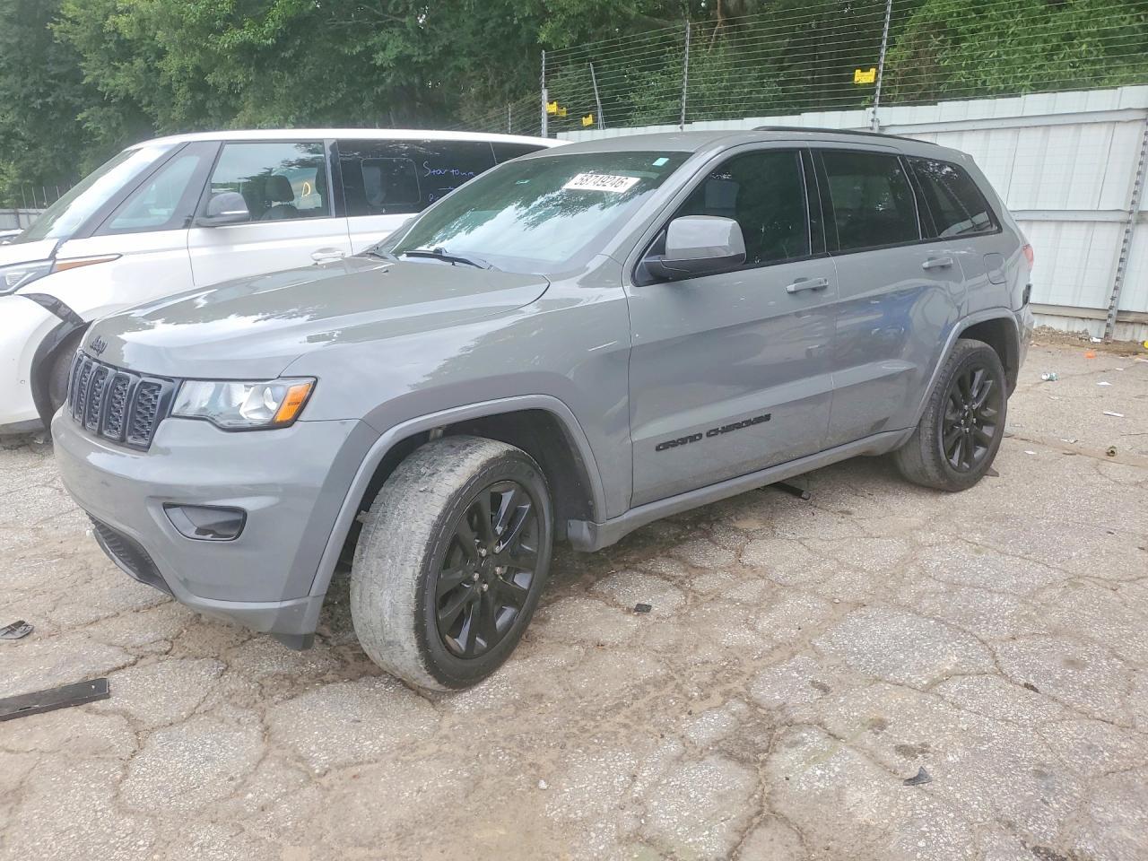 2019 Jeep Grand Cherokee Laredo - zdjęcie główne