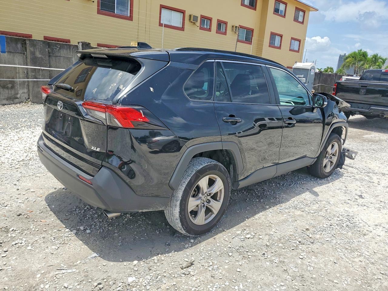 2022 Toyota Rav4 Xle - zdjęcie 3