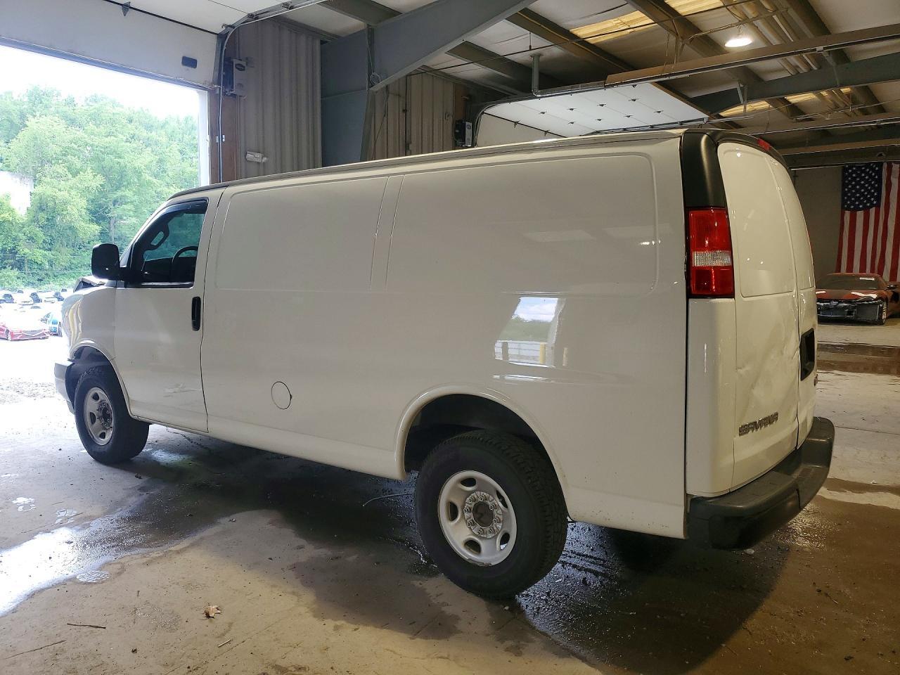 2023 GMC Savana G2500 - zdjęcie 2