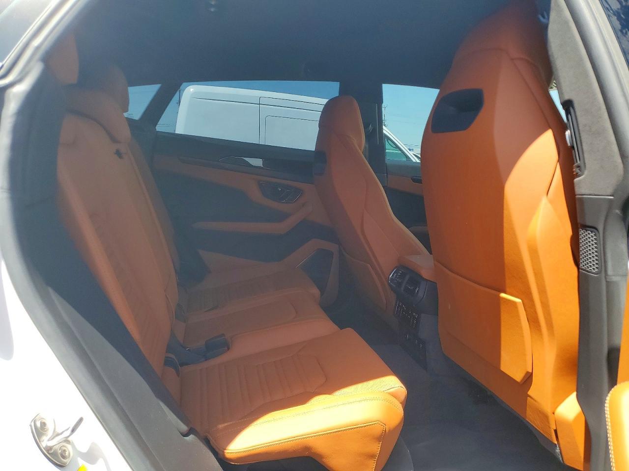 2025 Lamborghini Urus Se - zdjęcie 11