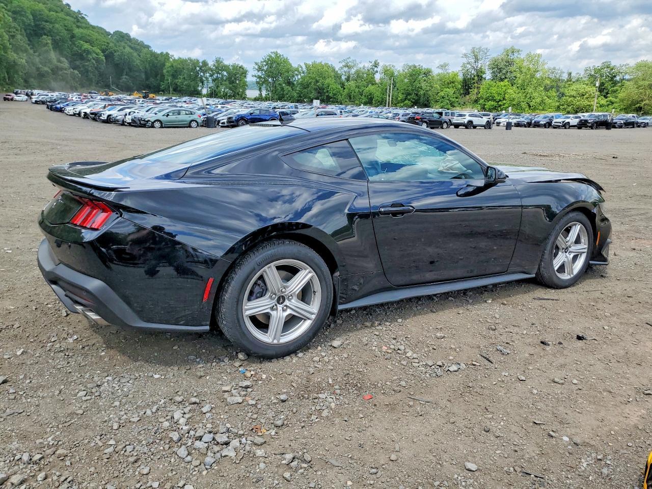 2026 Ford Mustang - zdjęcie 3