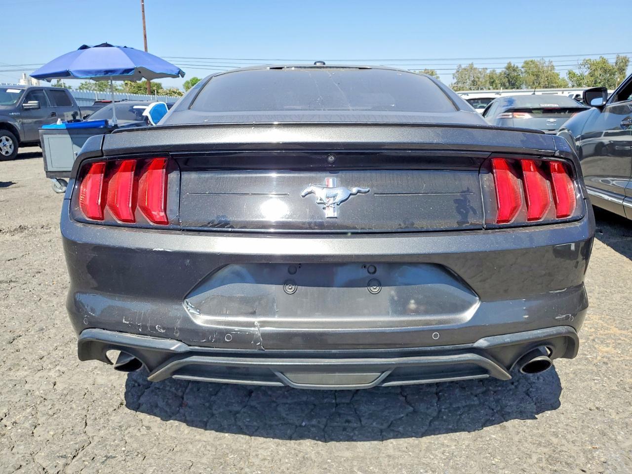 2020 Ford Mustang - zdjęcie 6