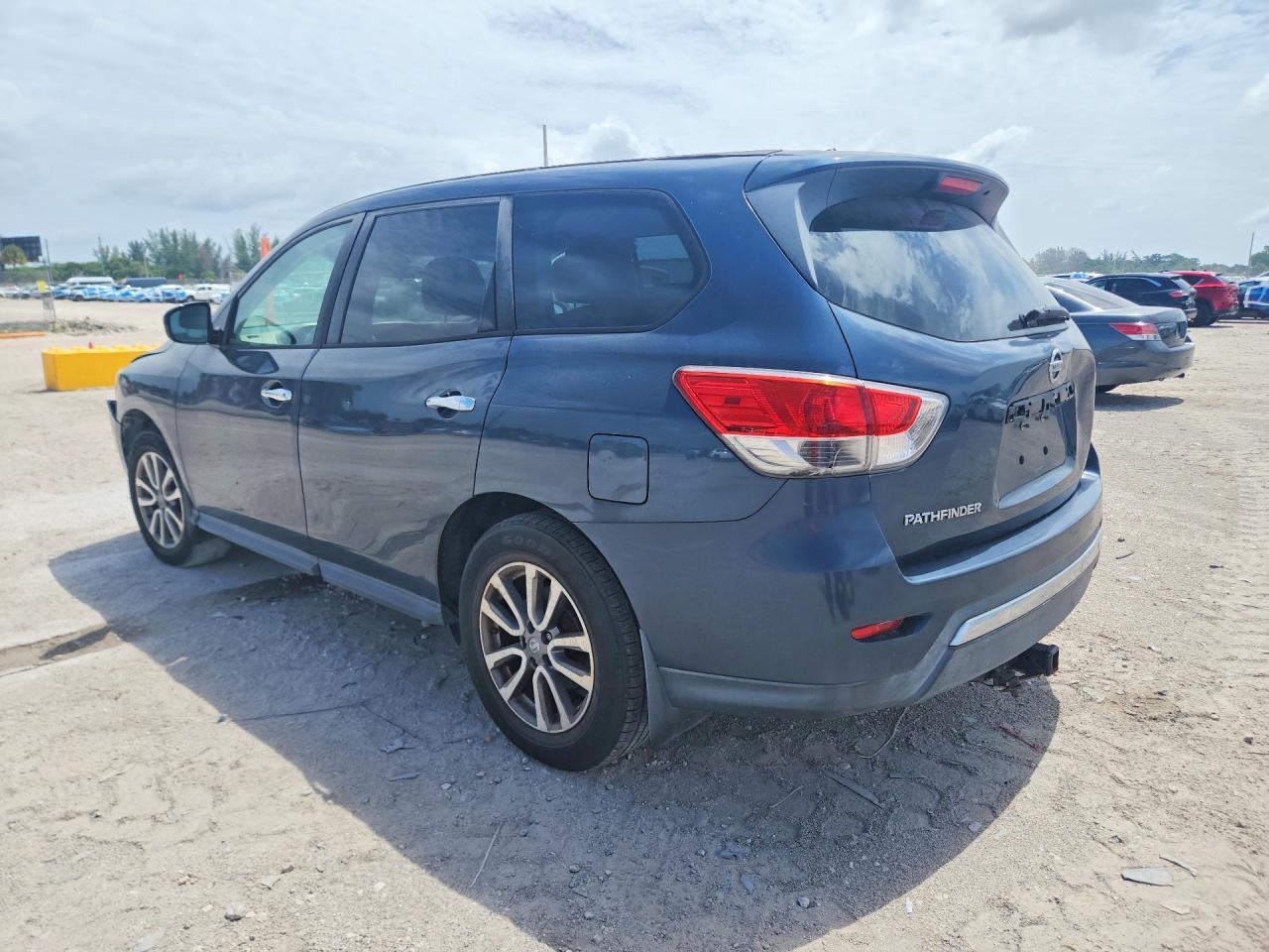 2014 Nissan Pathfinder S - zdjęcie 2