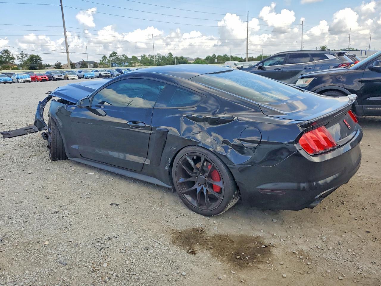 2015 Ford Mustang - zdjęcie 2