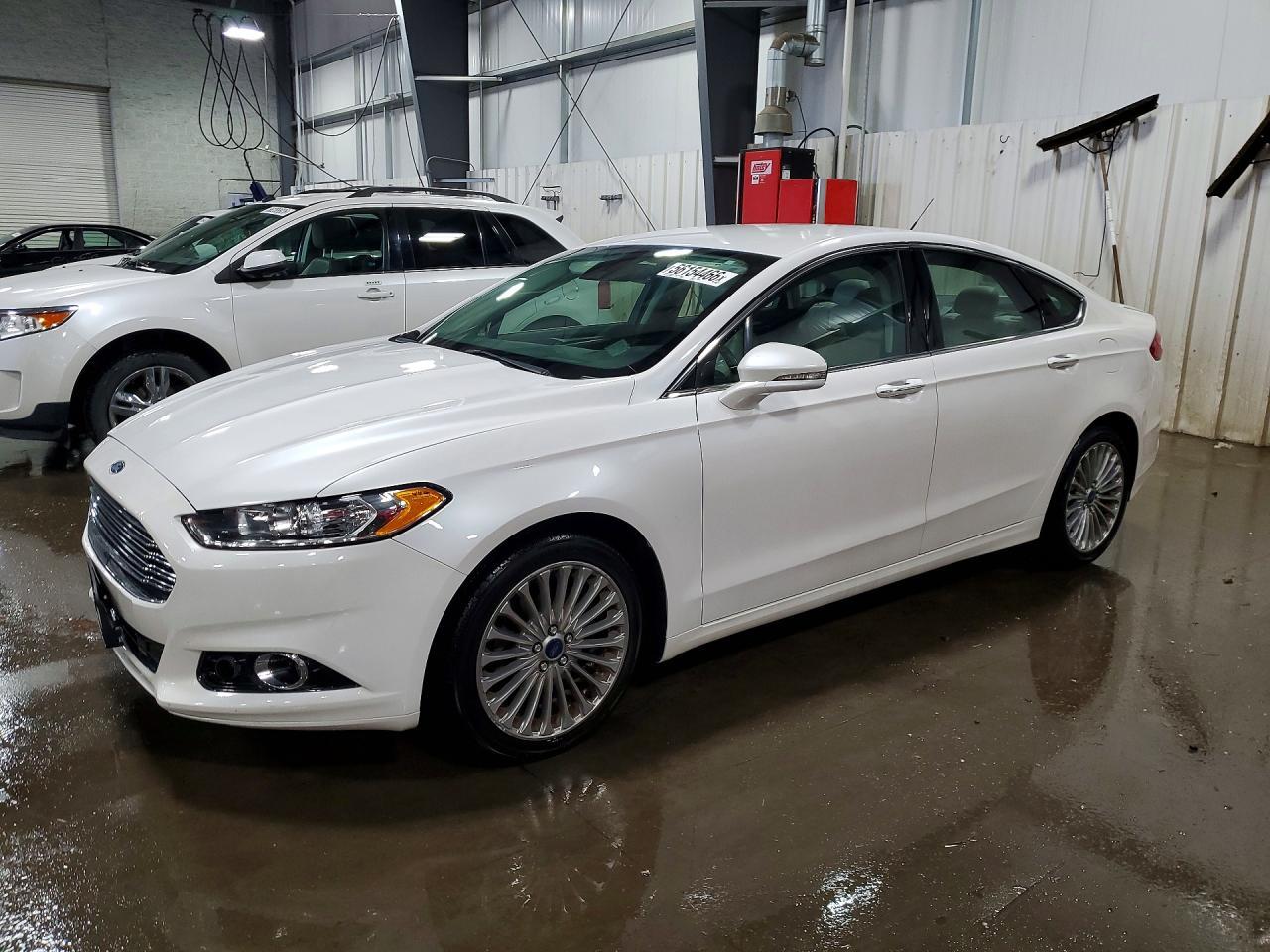 2016 Ford Fusion Titanium - zdjęcie główne