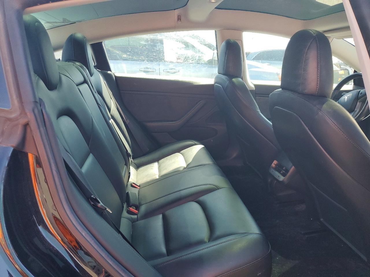 2019 Tesla Model 3 - zdjęcie 10