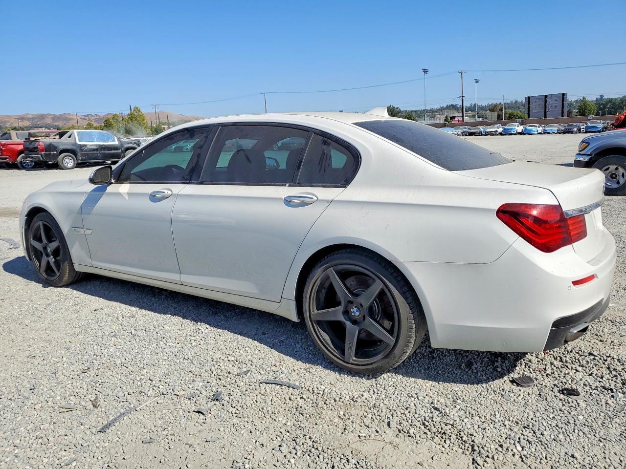 2015 BMW 750 Li - zdjęcie 2
