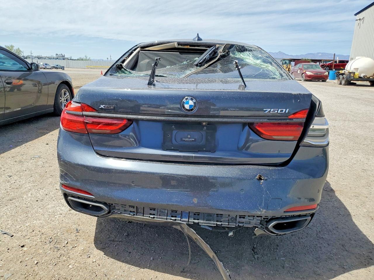 2016 BMW 750 Xi - zdjęcie 6