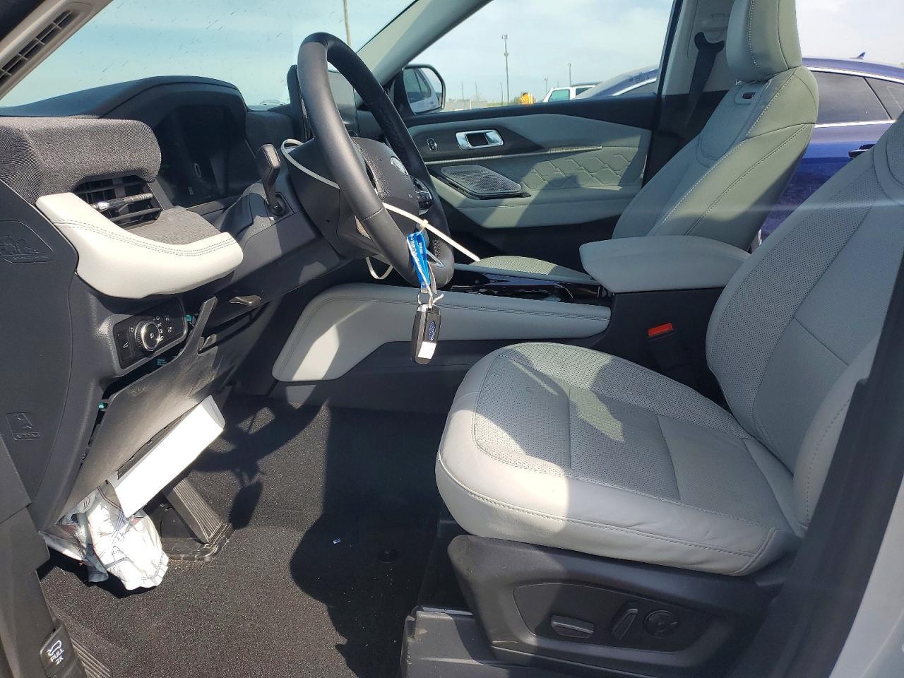 2025 Ford Explorer Platinum - zdjęcie 7