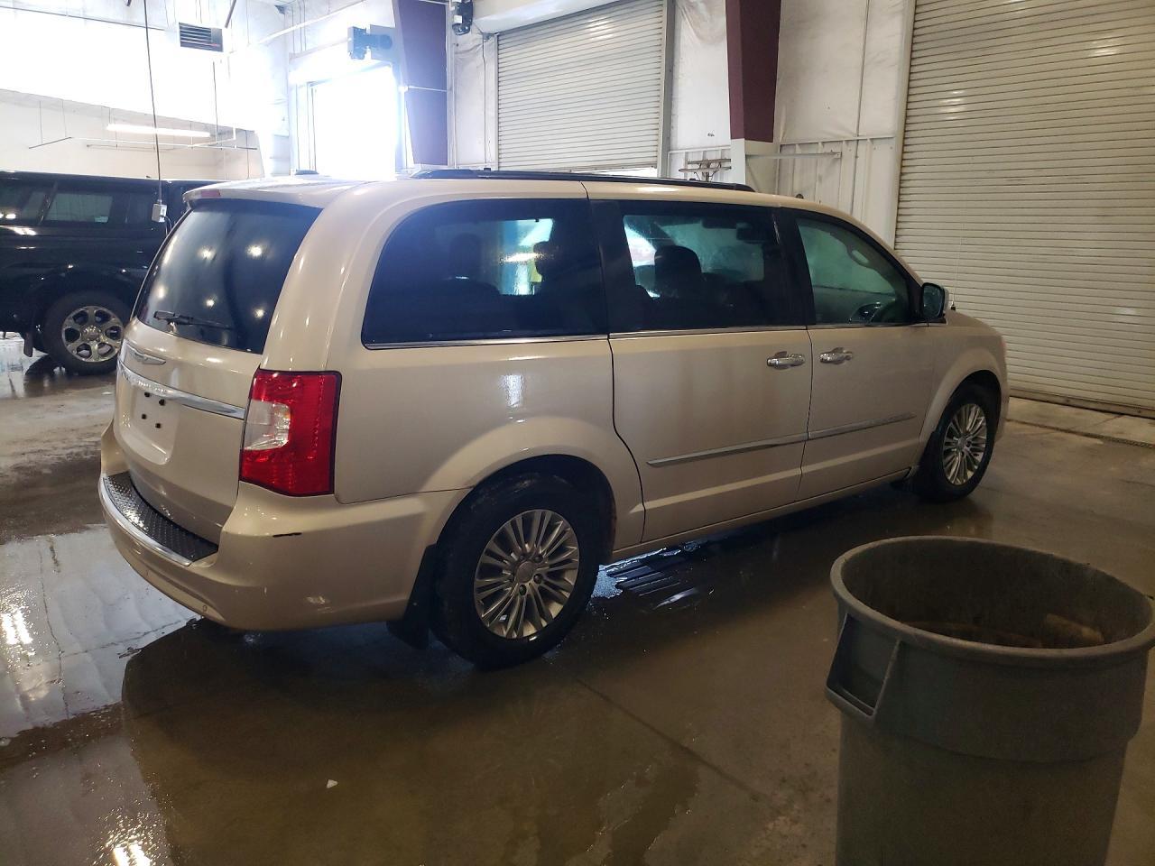 2015 Chrysler Town & Country Touring L - zdjęcie 3