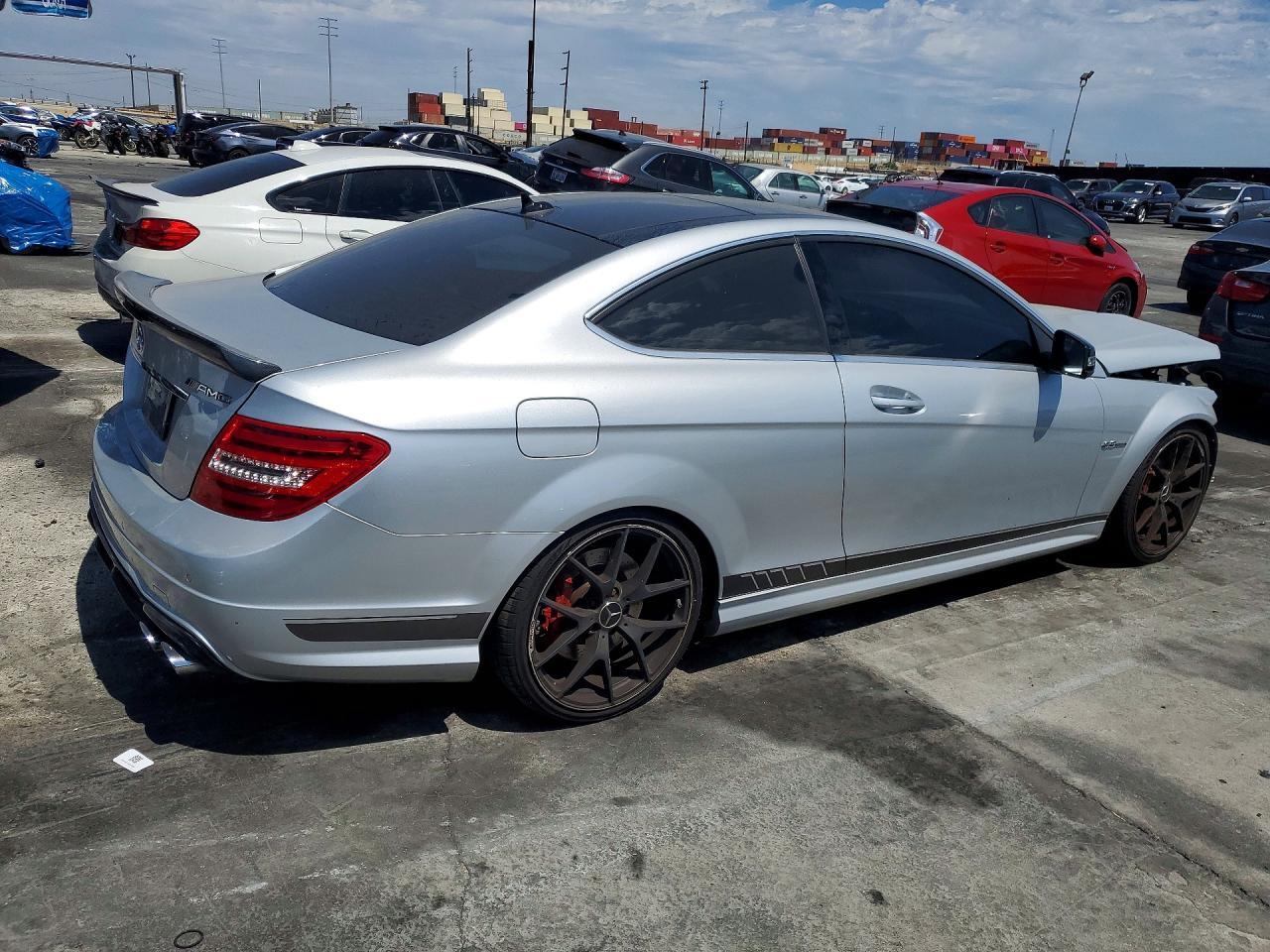 Mercedes-Benz Klasa C AMG - zdjęcie 3
