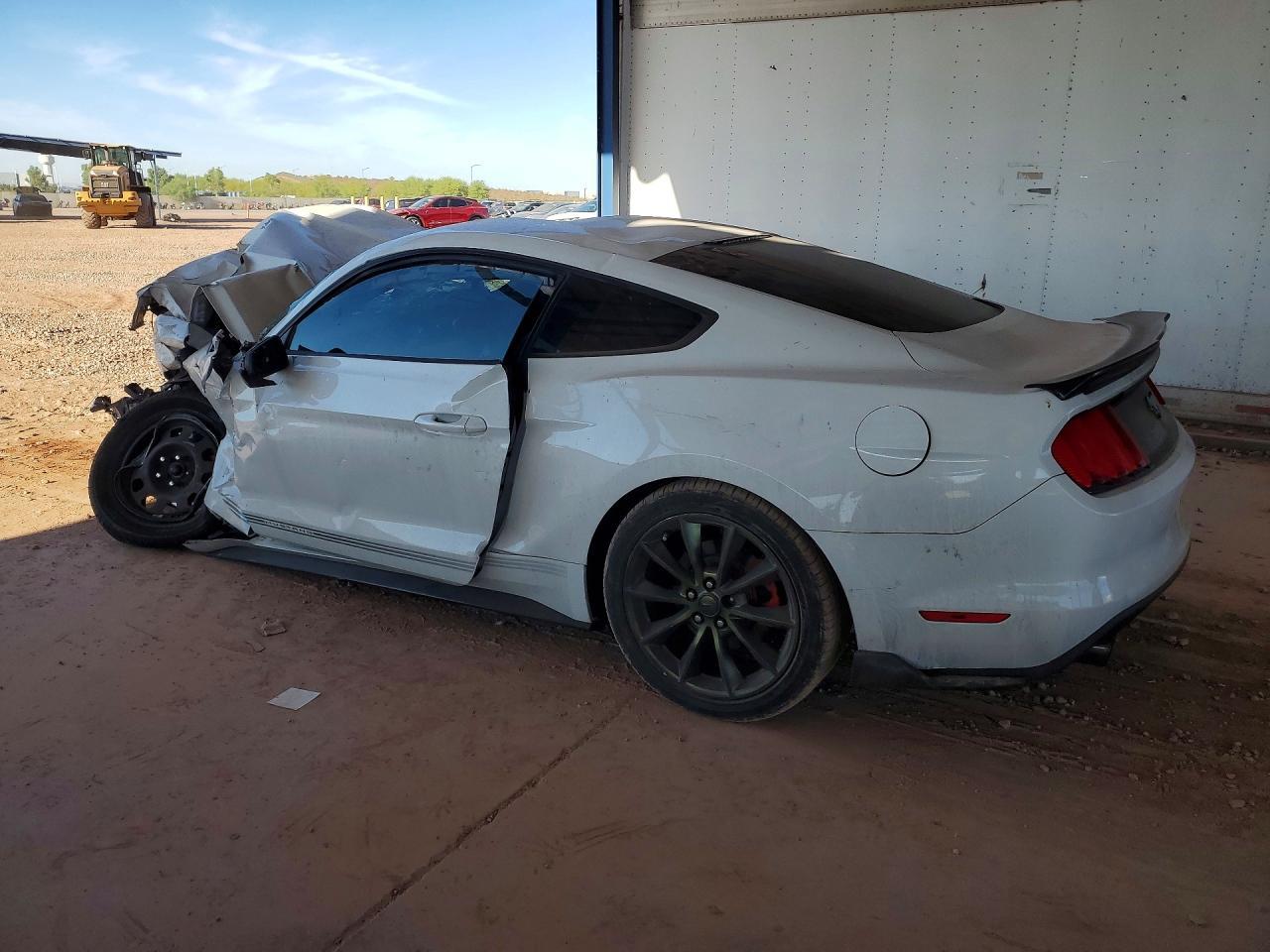 2015 Ford Mustang - zdjęcie 2