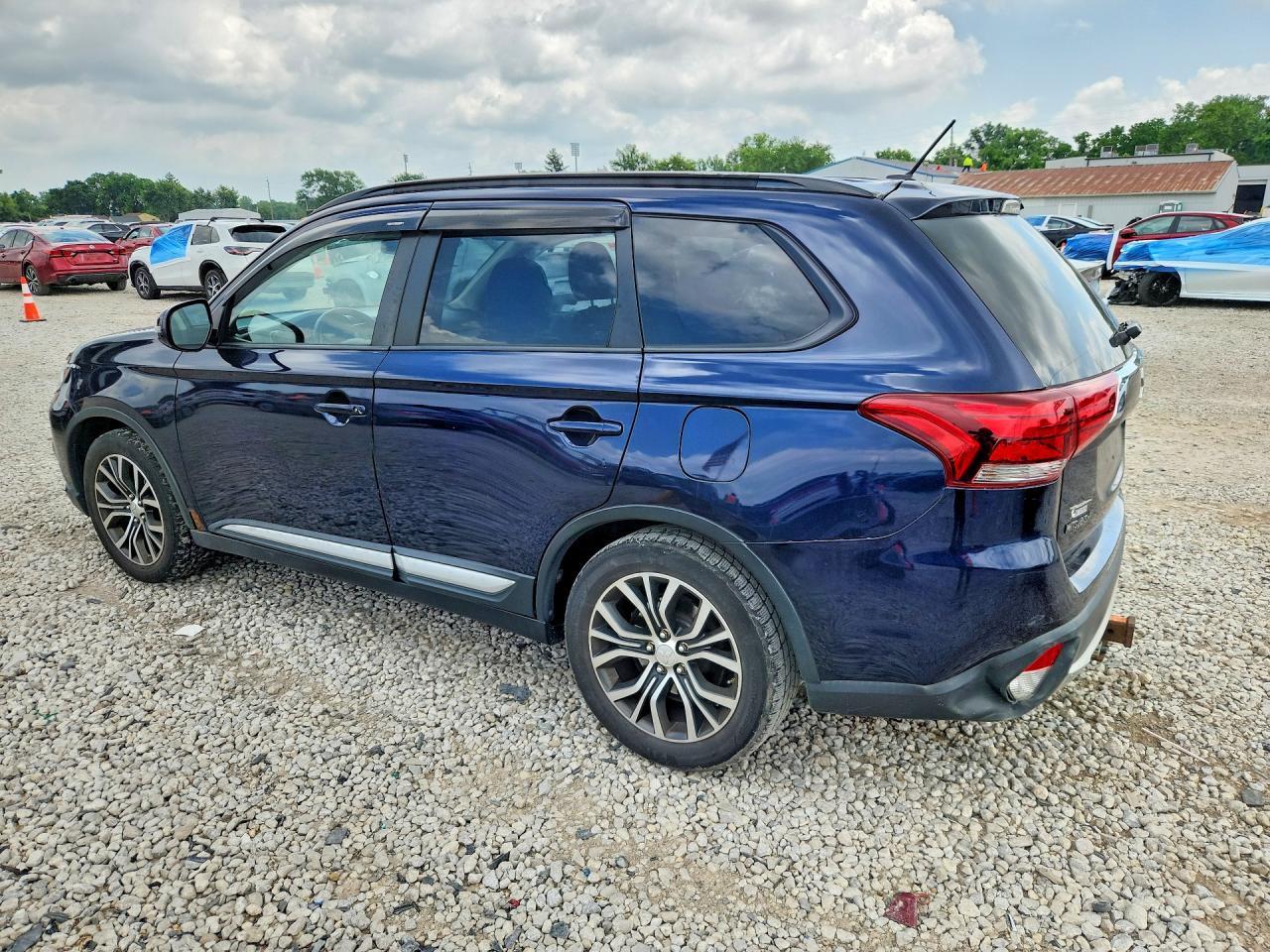 2016 Mitsubishi Outlander Se - zdjęcie 2