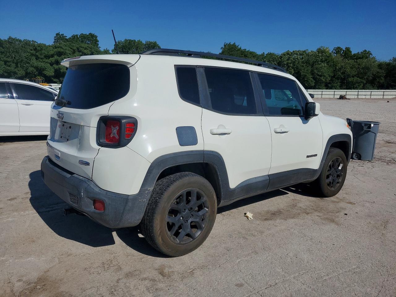 2018 Jeep Renegade Latitude - zdjęcie 3