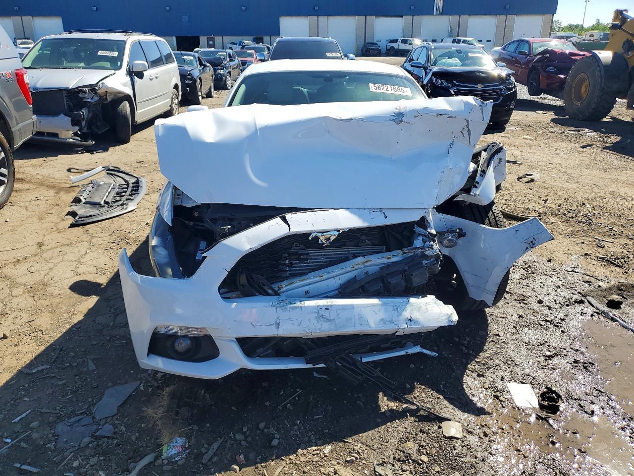 2015 Ford Mustang - zdjęcie 5
