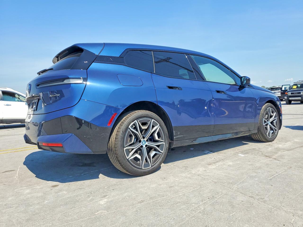 2025 BMW Ix xDrive50 - zdjęcie 3