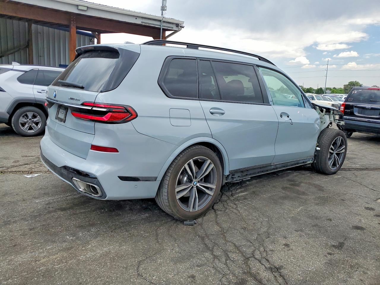 2023 BMW X7 xDrive40I - zdjęcie 3