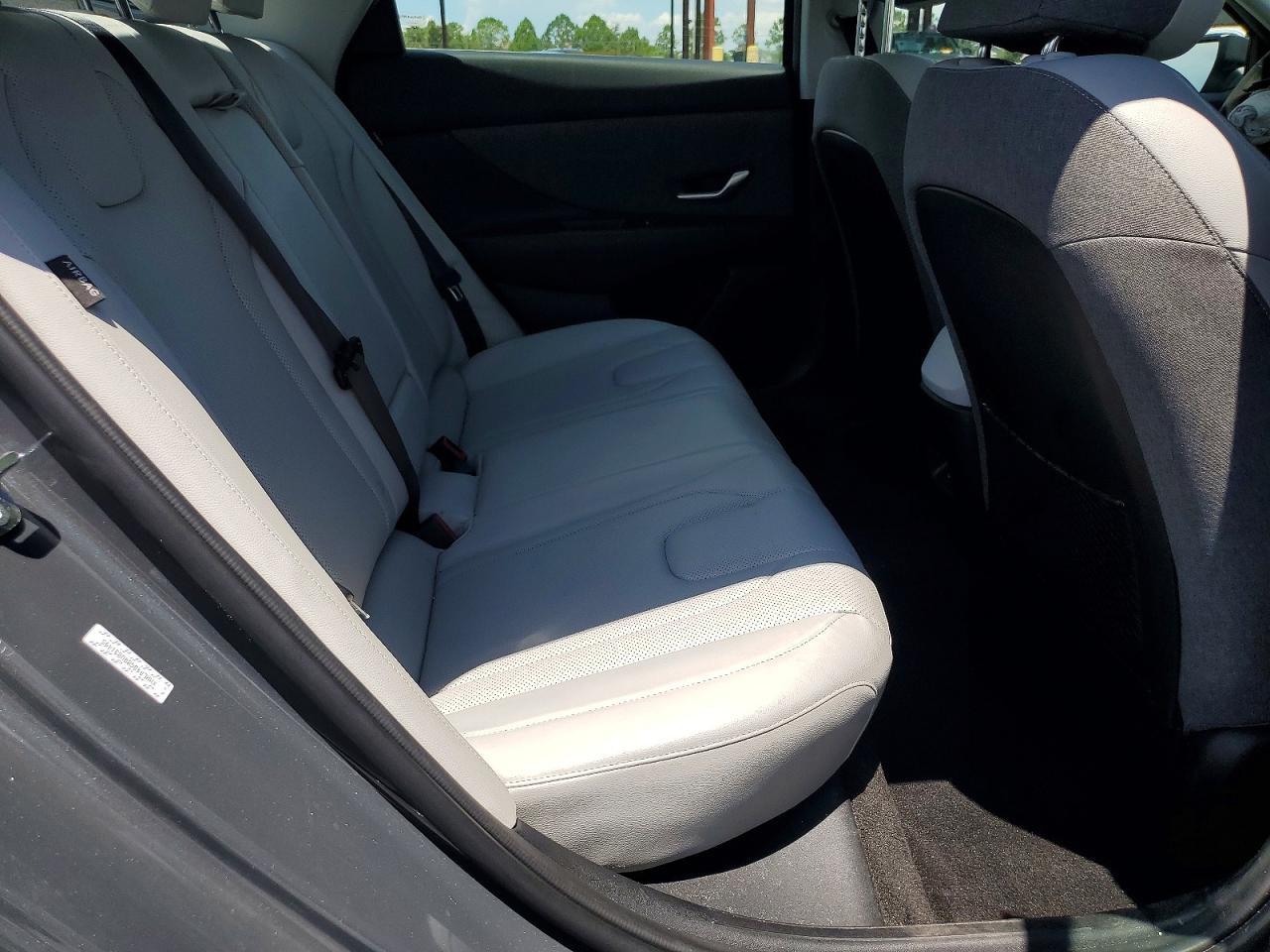 2024 Hyundai Elantra Limited - zdjęcie 10