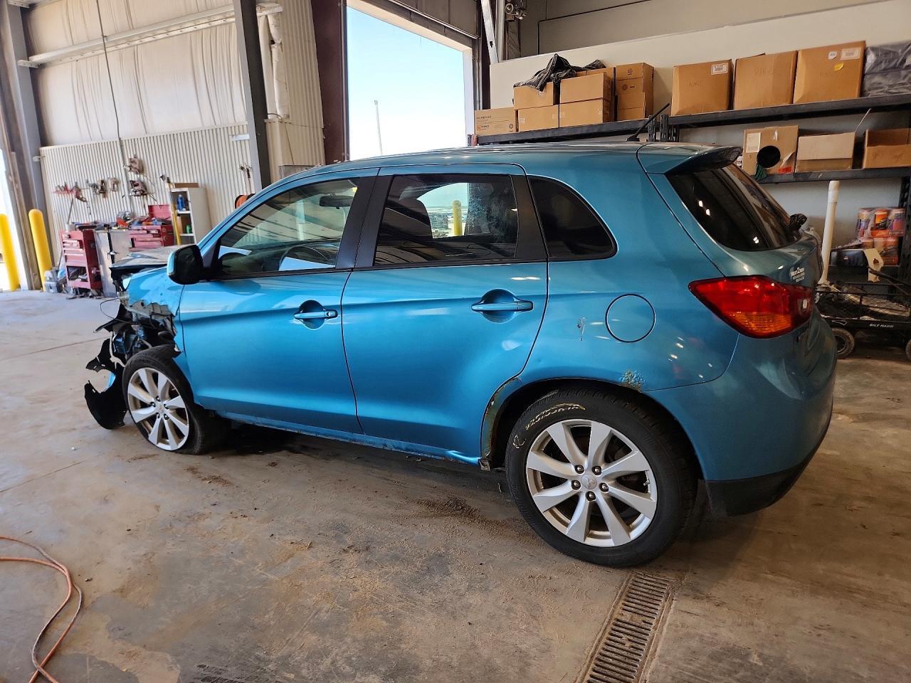 2013 Mitsubishi Outlander Sport Es - zdjęcie 2