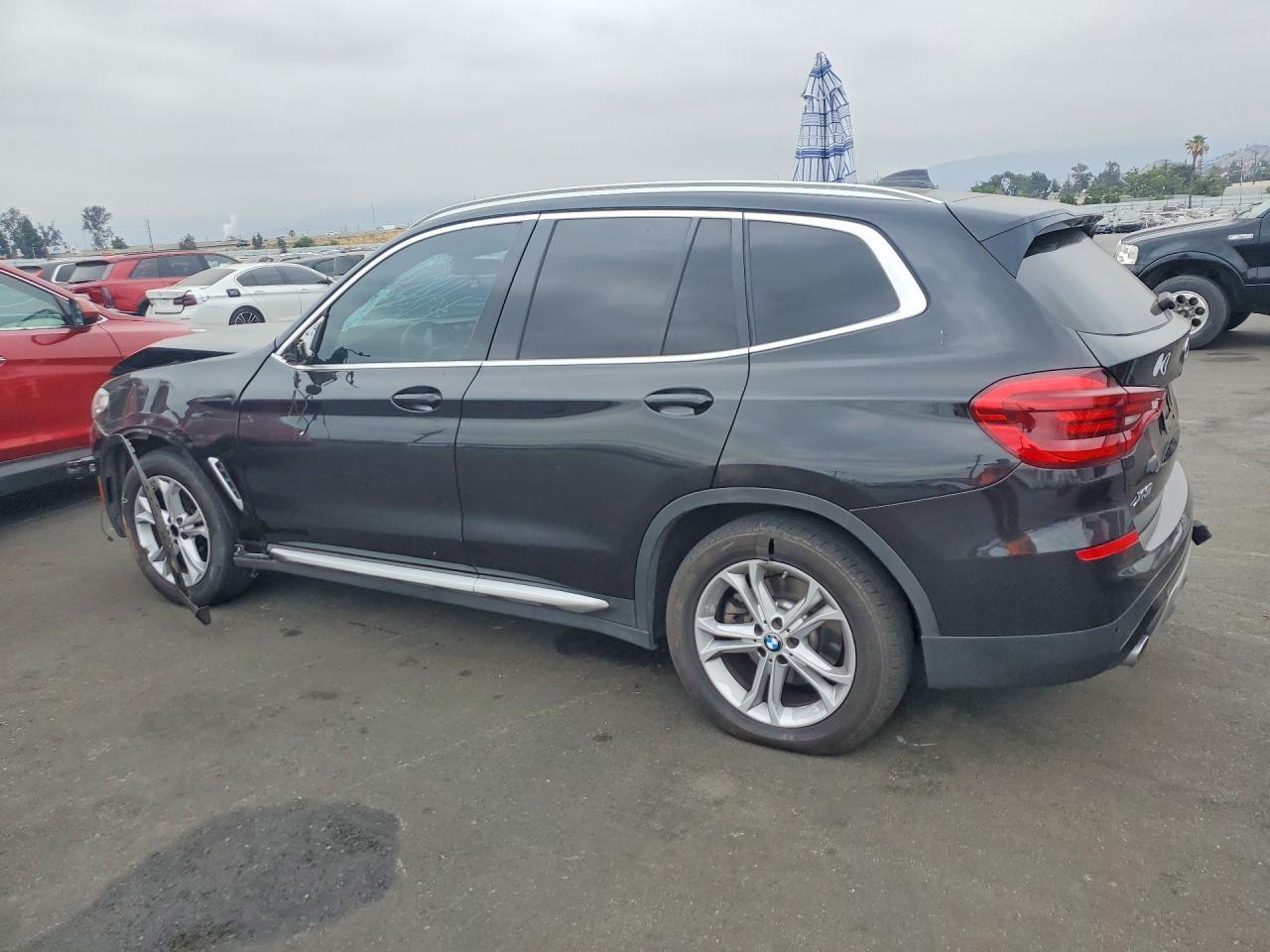 2021 BMW X3 xDrive30I - zdjęcie 2