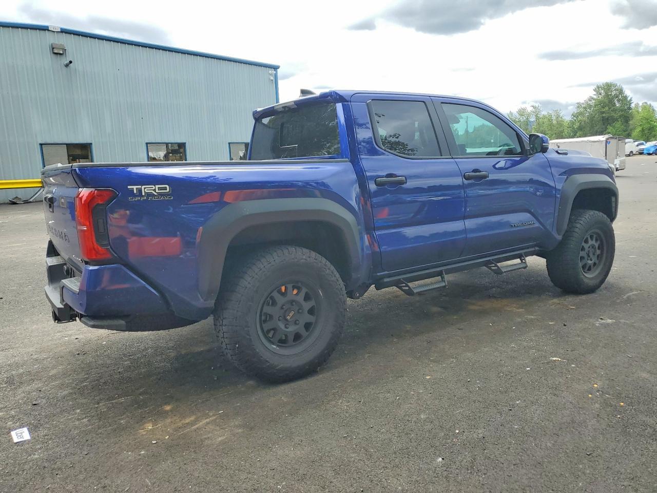 2025 Toyota Tacoma Double Cab - zdjęcie 3