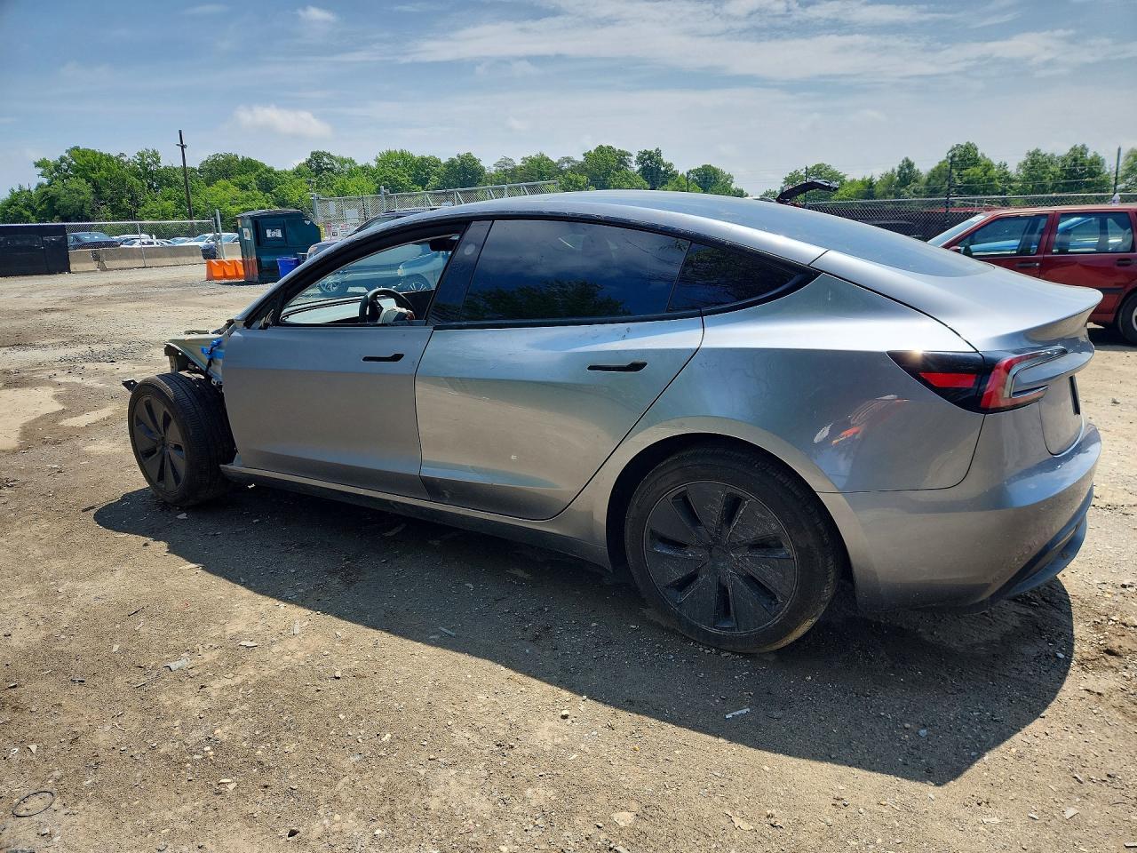 2025 Tesla Model 3 - zdjęcie 2