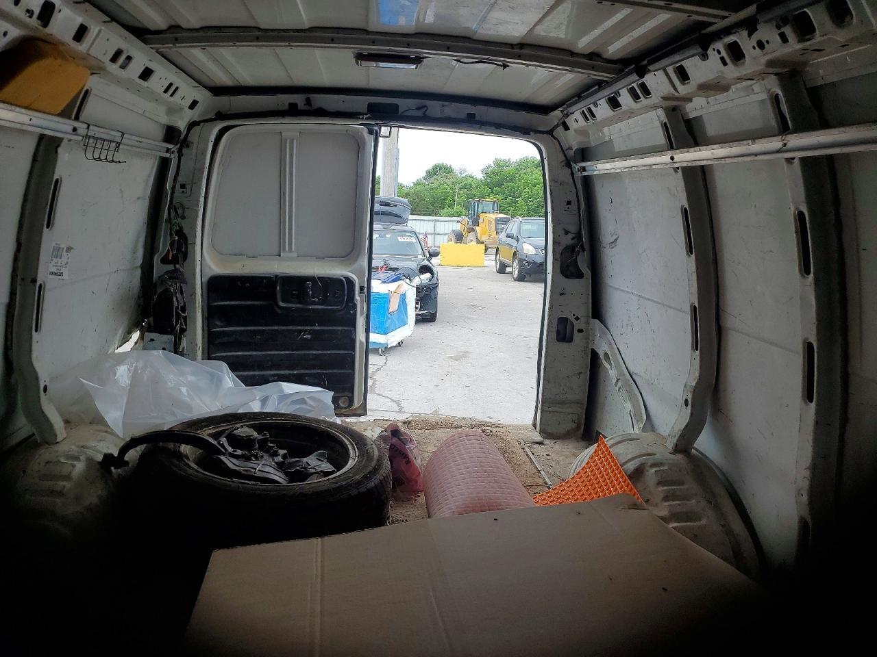 2014 Chevrolet Express G2500 - zdjęcie 10