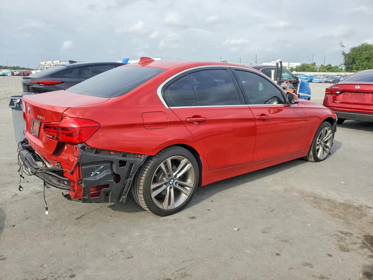 2017 BMW 330 I - zdjęcie 3