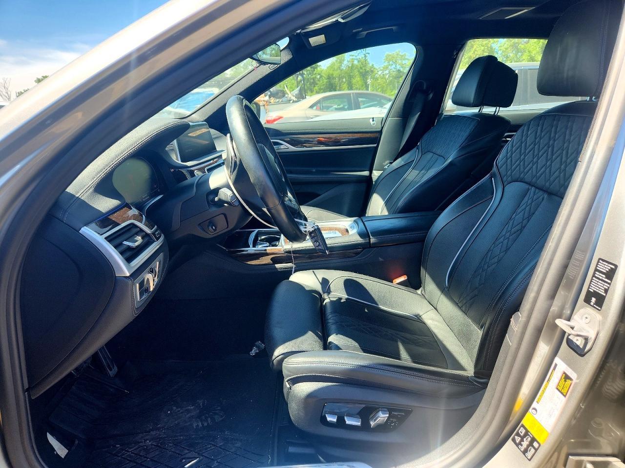 2021 BMW Seria 7 740i - zdjęcie 7