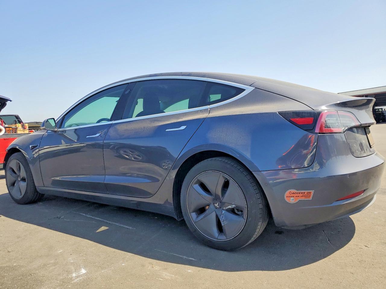 2020 Tesla Model 3 - zdjęcie 2