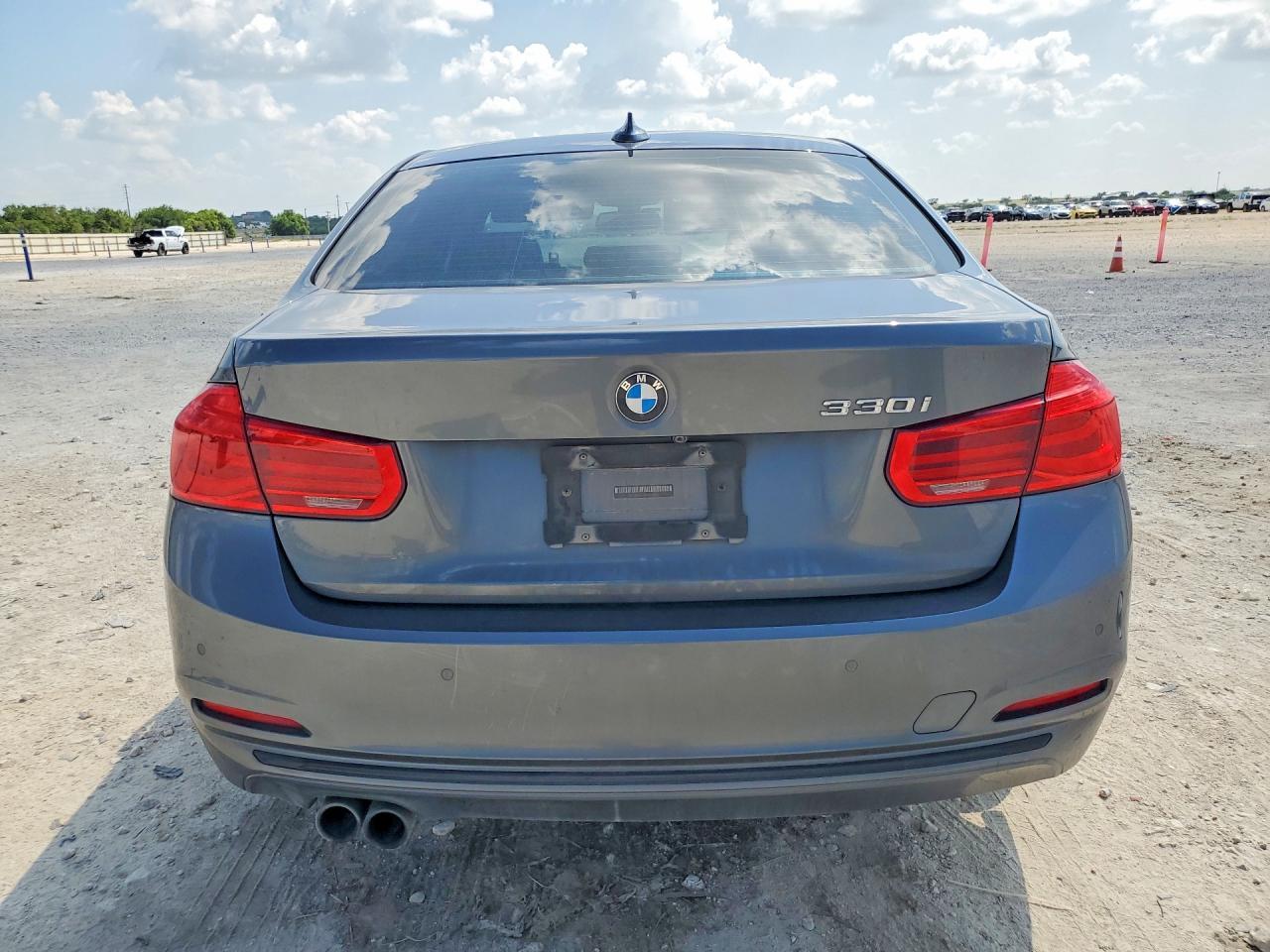 2017 BMW 330 I - zdjęcie 6