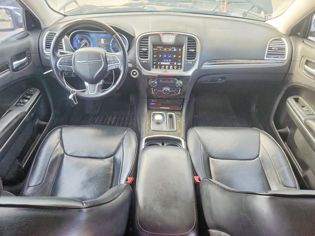 2016 Chrysler 300C - zdjęcie 8