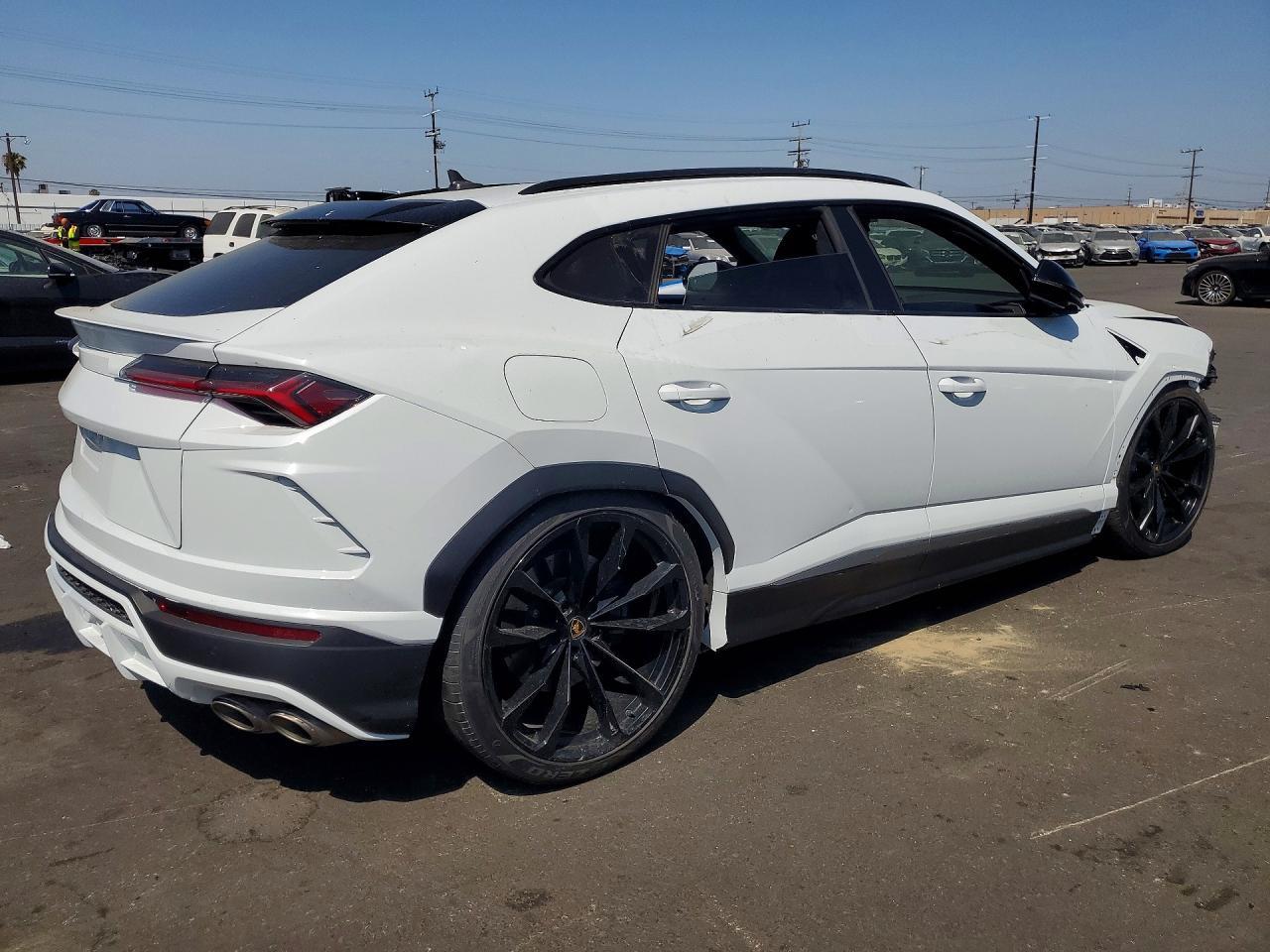 2021 Lamborghini Urus - zdjęcie 3