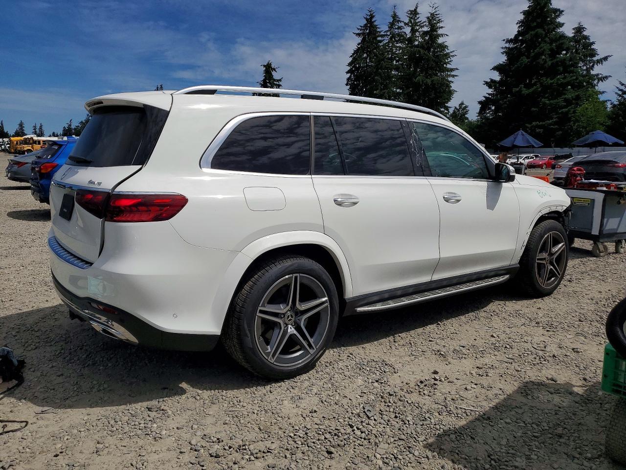 2026 Mercedes-Benz Gls 450 4Matic - zdjęcie 3