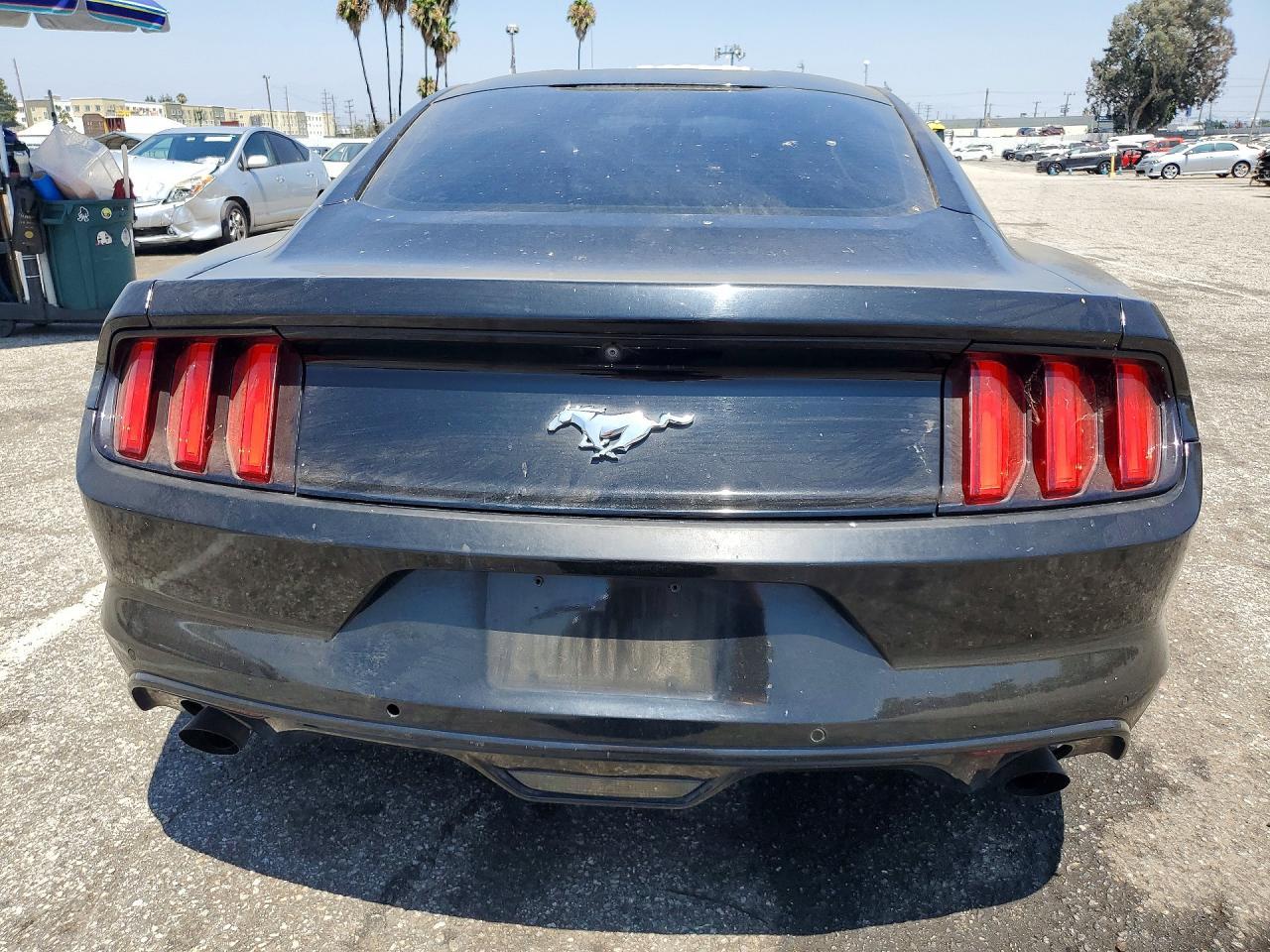 2016 Ford Mustang - zdjęcie 6