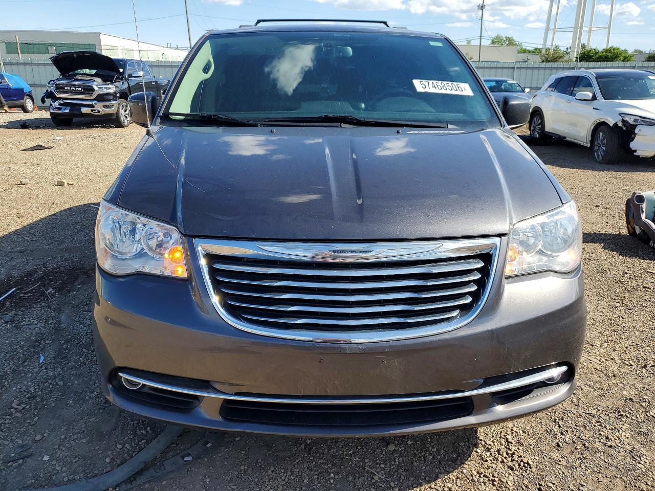 2016 Chrysler Town & Country Touring - zdjęcie 5