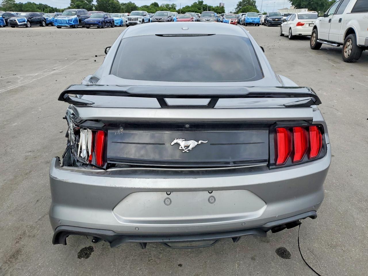 2020 Ford Mustang - zdjęcie 6
