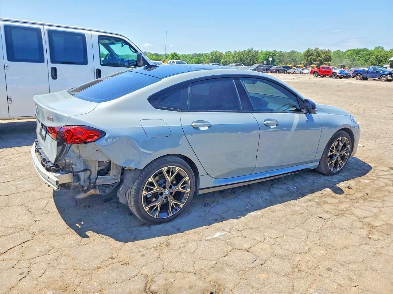 BMW Seria 2 - zdjęcie 3