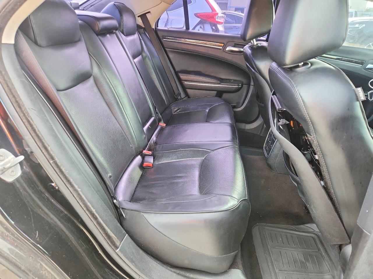 2016 Chrysler 300C - zdjęcie 10