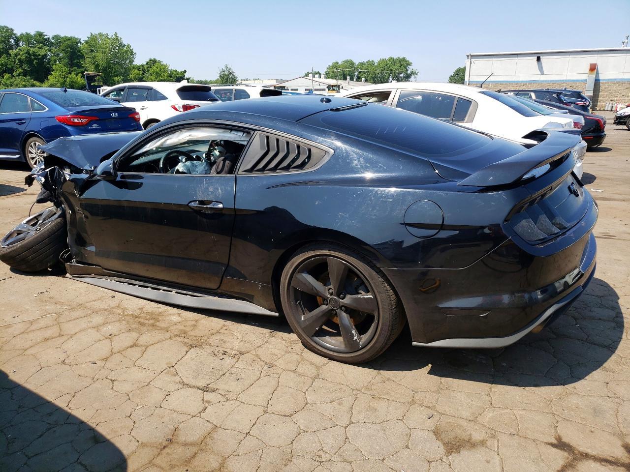 2019 Ford Mustang - zdjęcie 2