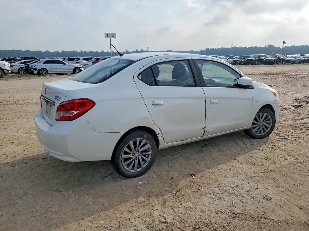 2017 Mitsubishi Mirage G4 Es - zdjęcie 3